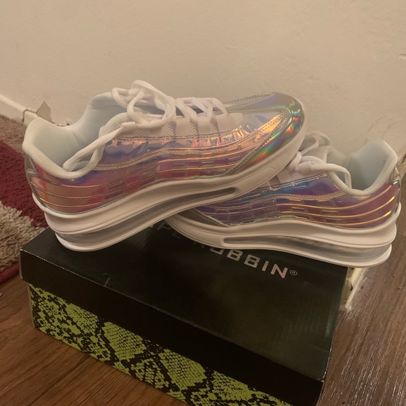 Holographic chrome white shoes - Picture 3 of 4